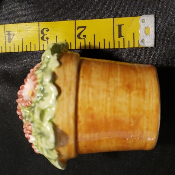 Enesco vintage 1996 Peter Rabbit salt and pepper shakers - Picture 3 of 7